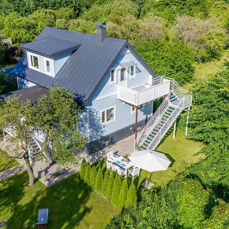 3br Family With Huge Garden&free Parking Ferienhaus