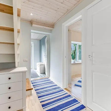 3br Family With Huge Garden&free Parking Ferienhaus Reval