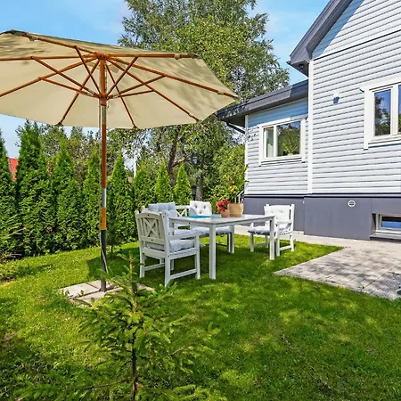 3br Family With Huge Garden&free Parking Ferienhaus