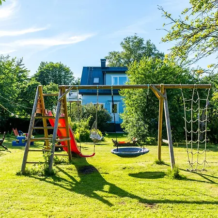 3br Family With Huge Garden&free Parking Ferienhaus Reval