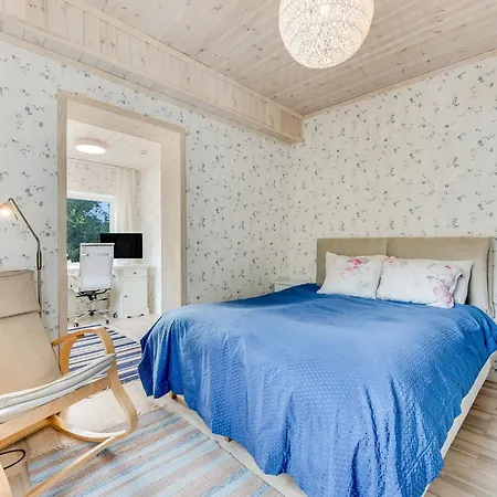 3br Family With Huge Garden&free Parking Ferienhaus Reval